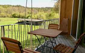 Balkon mit Blick ins Grüne - Foto: Martin Theoboldt